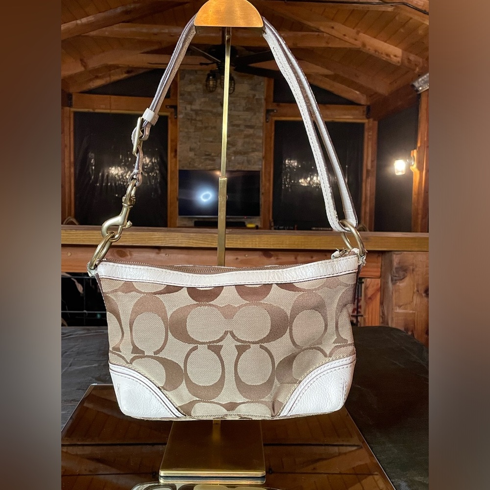 Coach signature with metallic accents - Picture 2 of 10